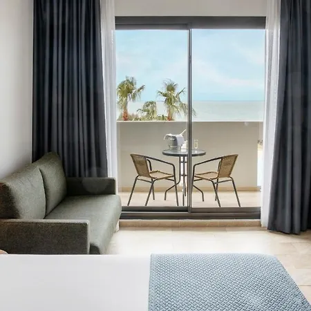 ホテル Ilunion Calas De Conil 4*